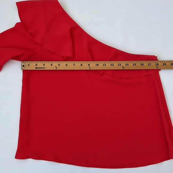 Aritzia Wilfred Allaire Ruffle One
Shoulder Blouse size medium - Picture 11 of 12